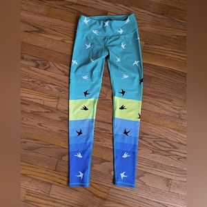 Noli yoga pants. Free bird print. Size sm